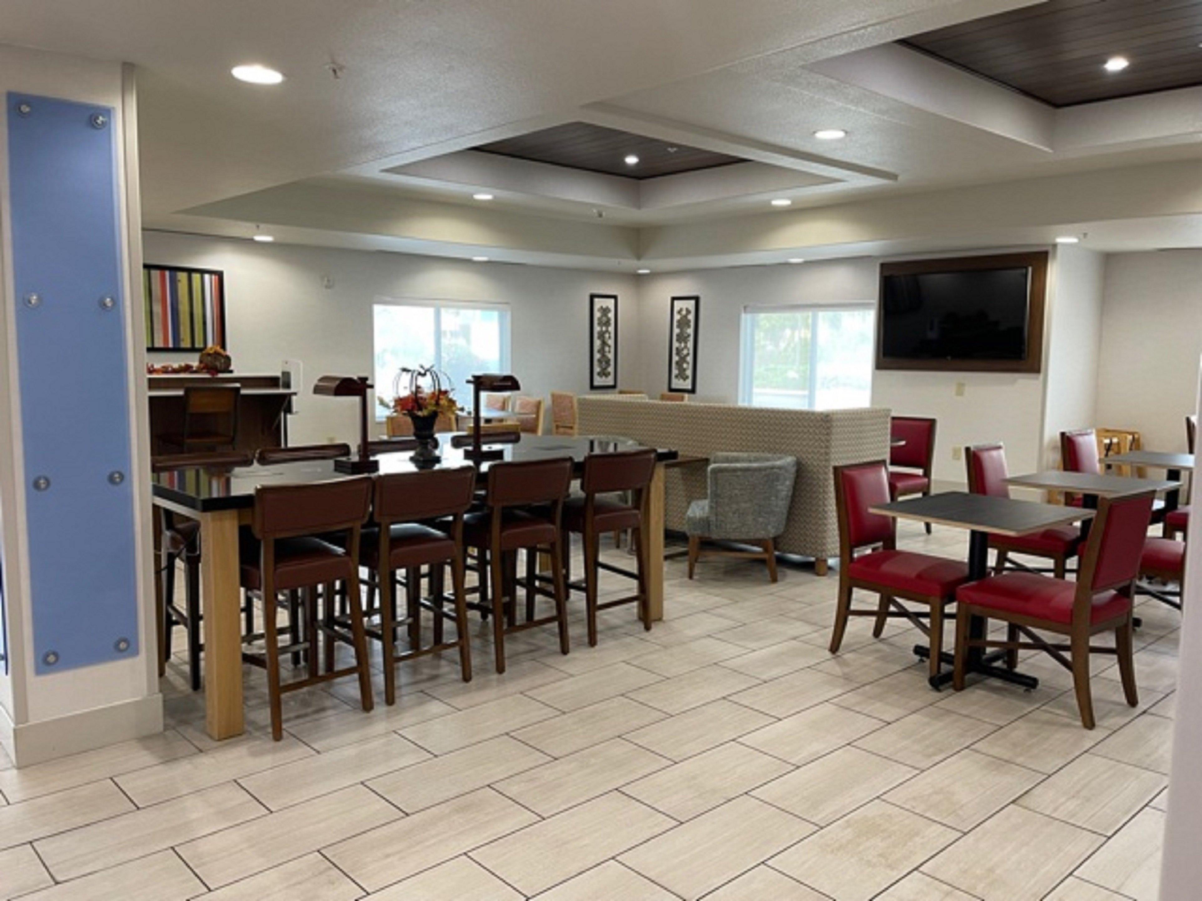 Holiday Inn Express Hotel & Suites Lewisburg By Ihg Extérieur photo